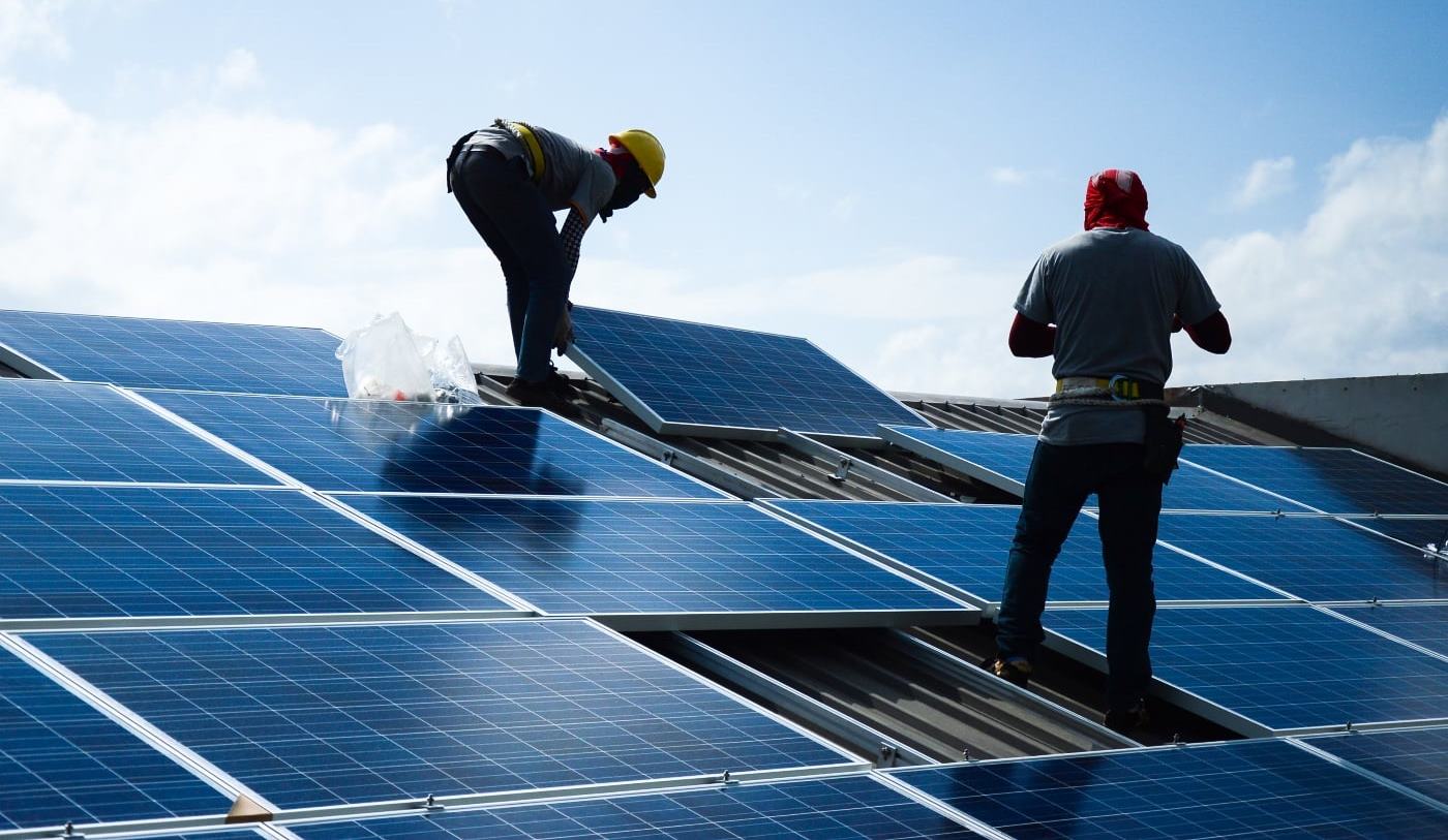 Lemeztető és napelem - a tökéletes párosítás